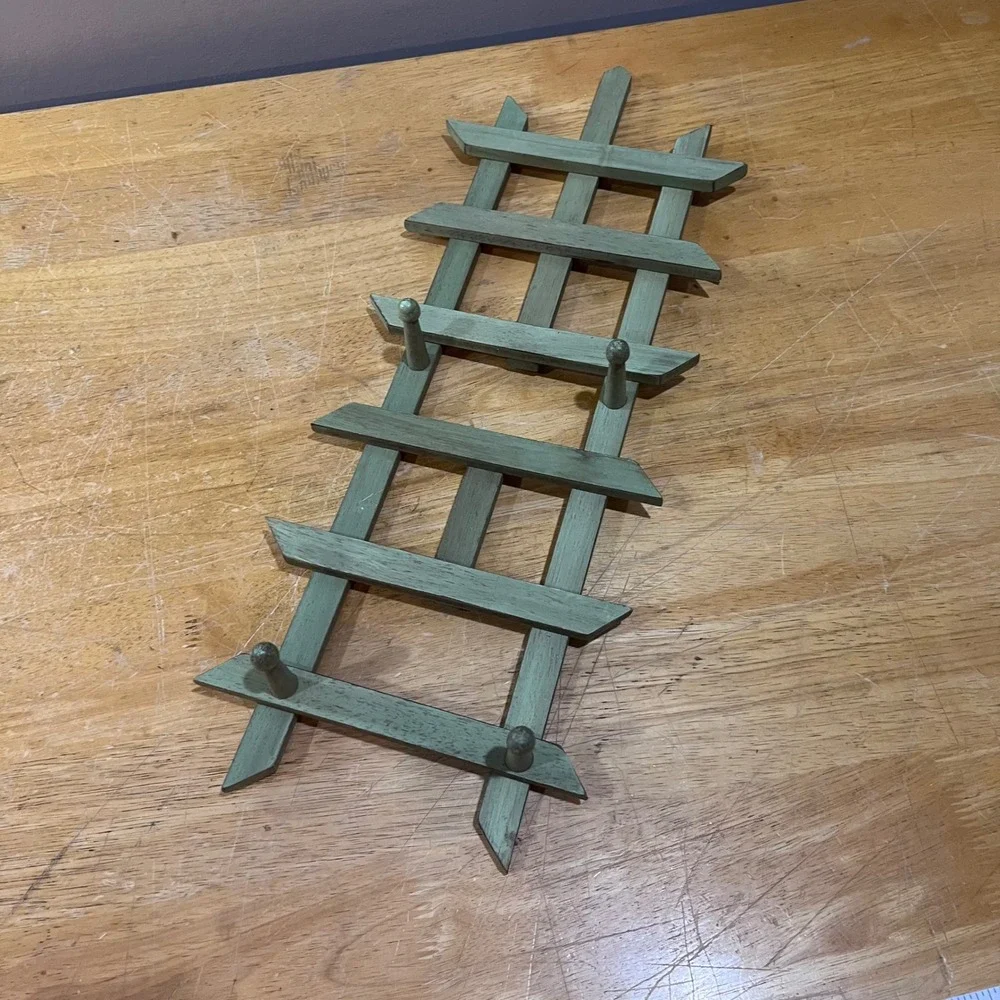 Vtg Sage Green Wood Trellis Wall Rack 4 Peg Lattice Farmhouse Cottagecore 24.5